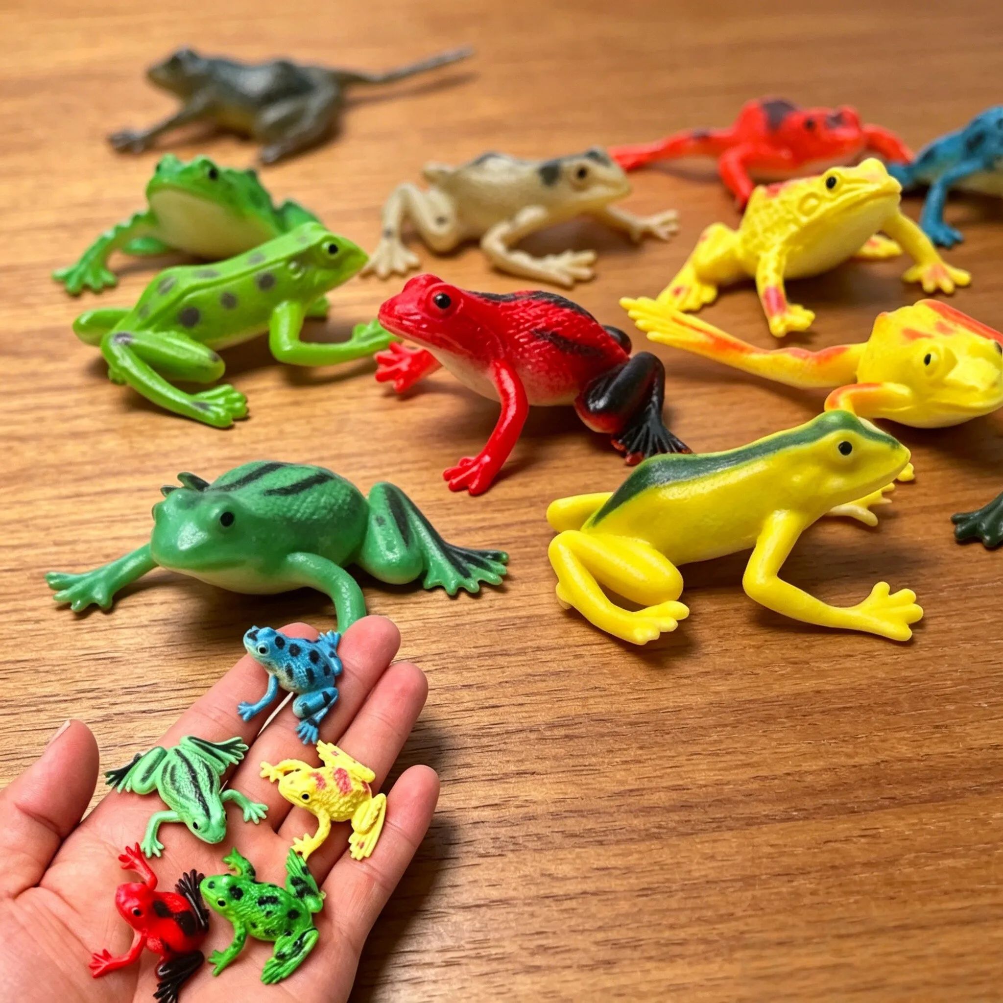 Science And Hobby - 12 adet gerçekçi kurbağa heykeli çocuklar